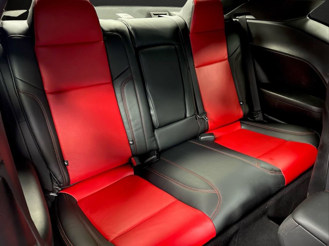 Used 2019 Dodge Challenger SXT image 24