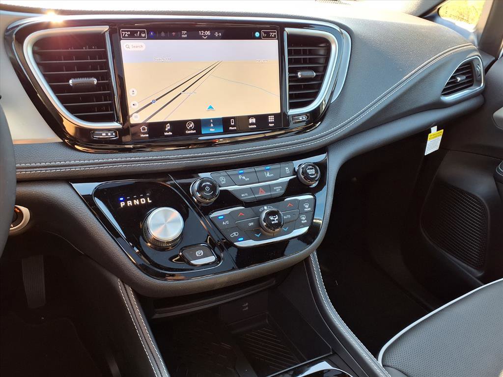 New 2026 Chrysler Pacifica Limited w/ S Appearance Package image 6