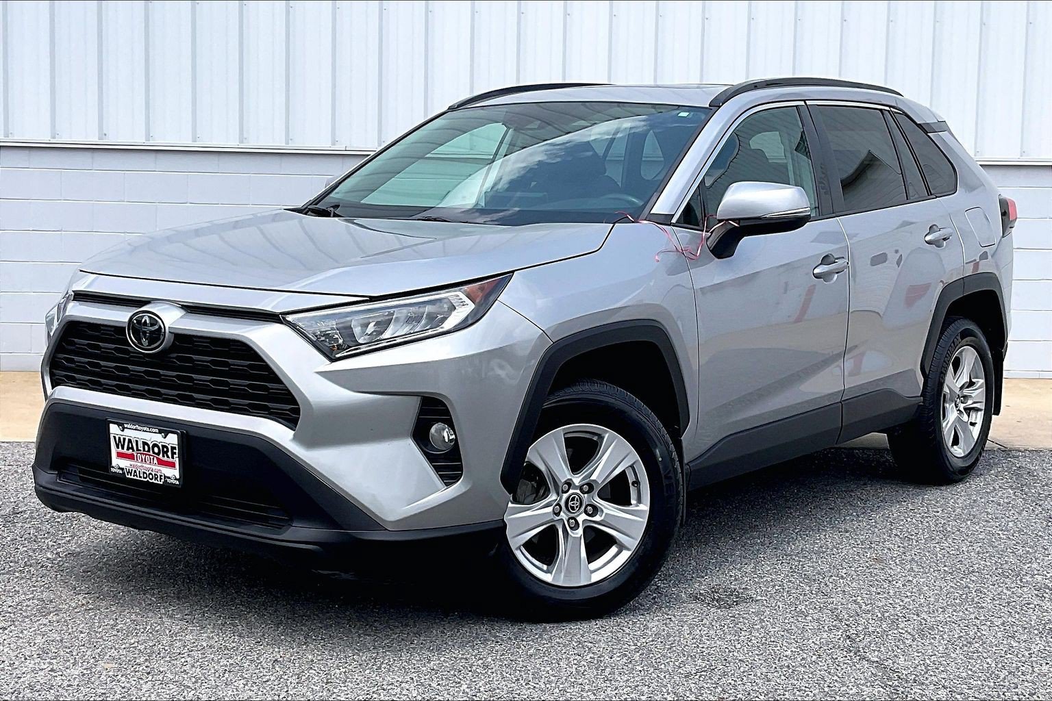Used 2020 Toyota RAV4 XLE w/ Convenience Package AWD/4WD image 2