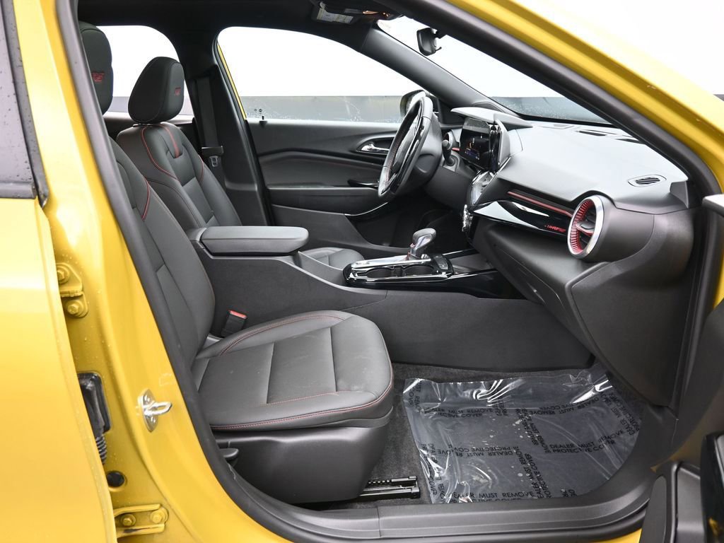 Used 2024 Chevrolet Trax RS w/ Sunroof Package FWD image 39