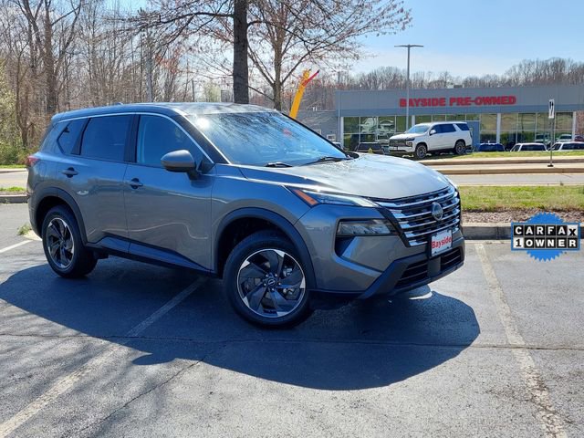 Used 2024 Nissan Rogue SV image 2