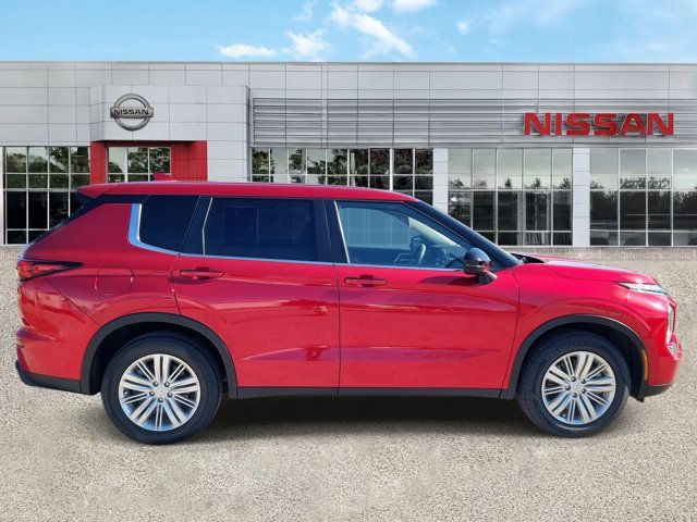 Used 2024 Mitsubishi Outlander ES image 3