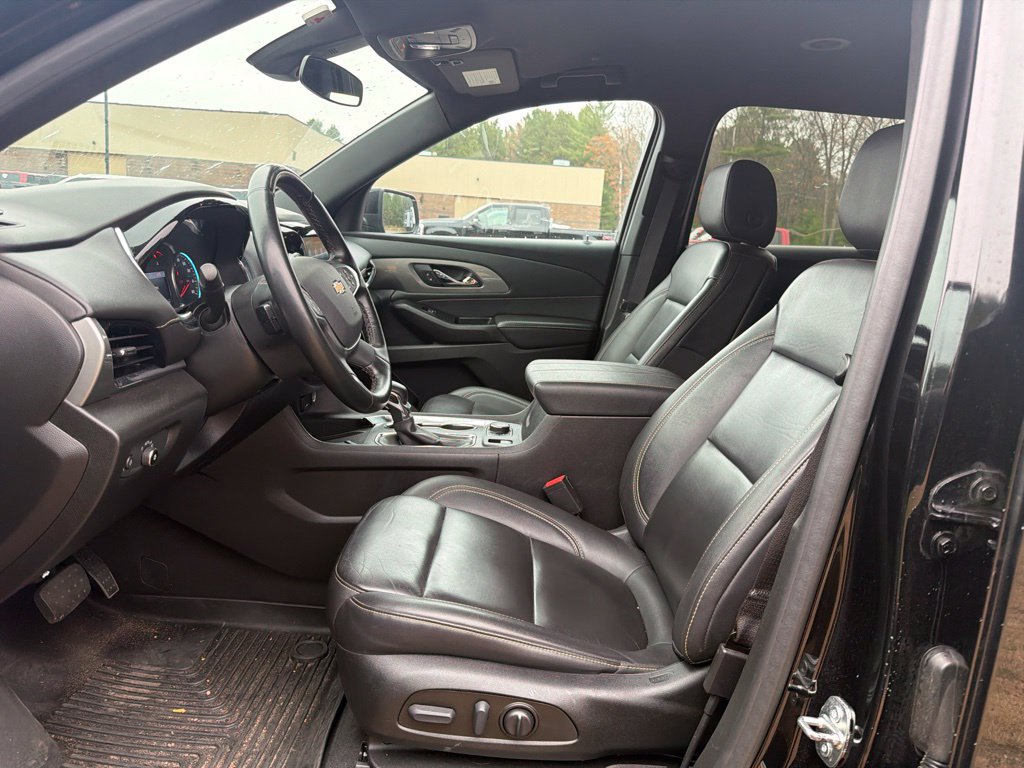 Used 2023 Chevrolet Traverse LT AWD/4WD image 17