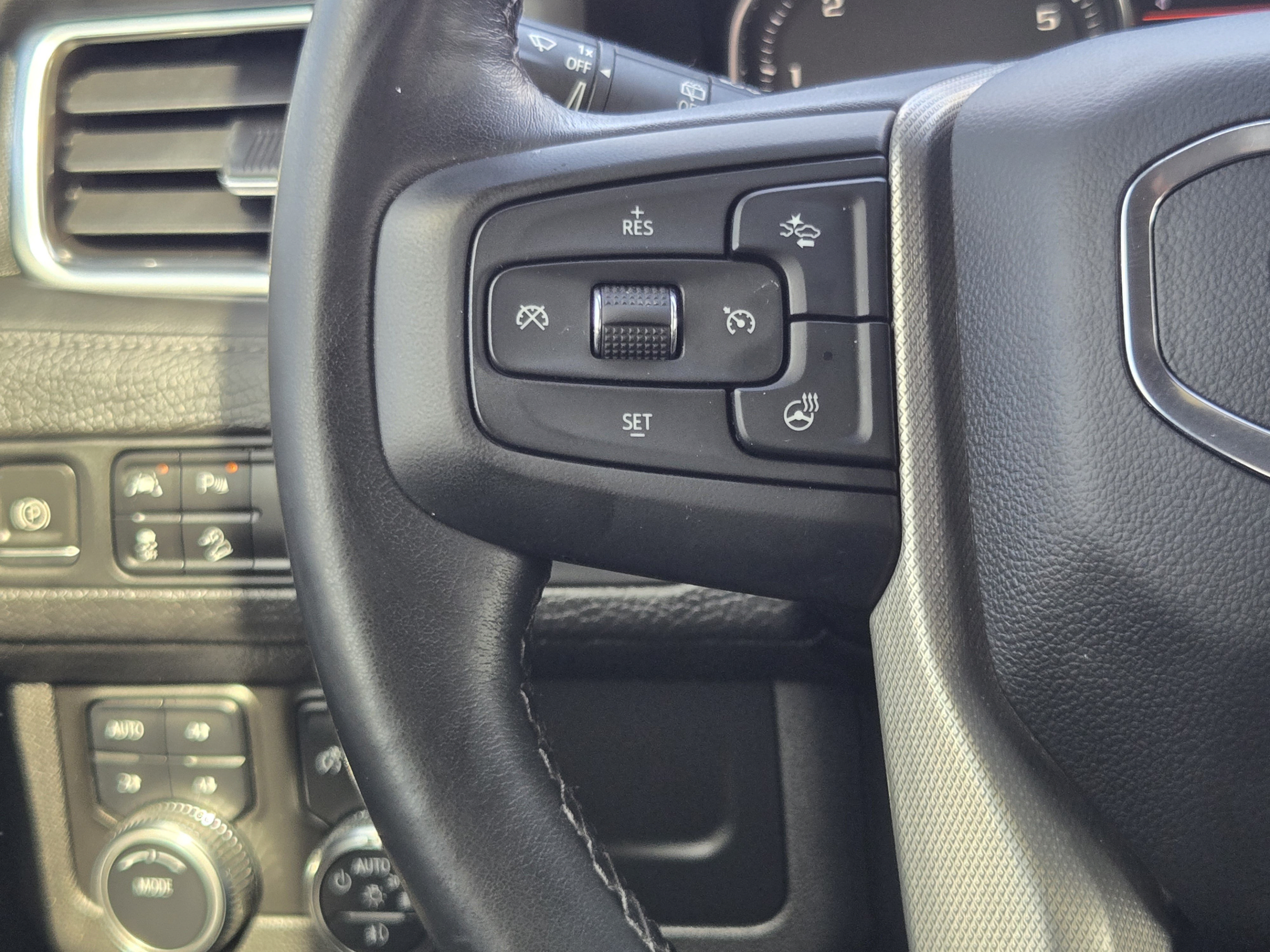 Used 2021 GMC Yukon XL Denali AWD/4WD image 25
