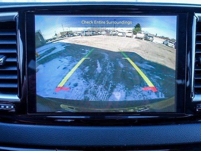 Used 2023 Chrysler Pacifica Touring-L image 23