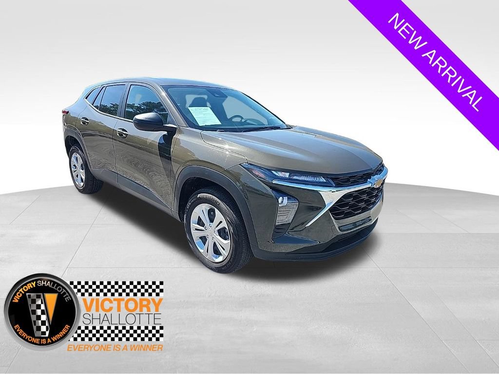Used 2024 Chevrolet Trax LS FWD image 1