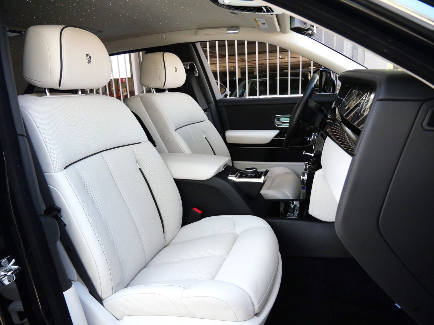 Used 2024 Rolls-Royce Phantom Extended Wheelbase w/ The Phantom Package RWD image 39