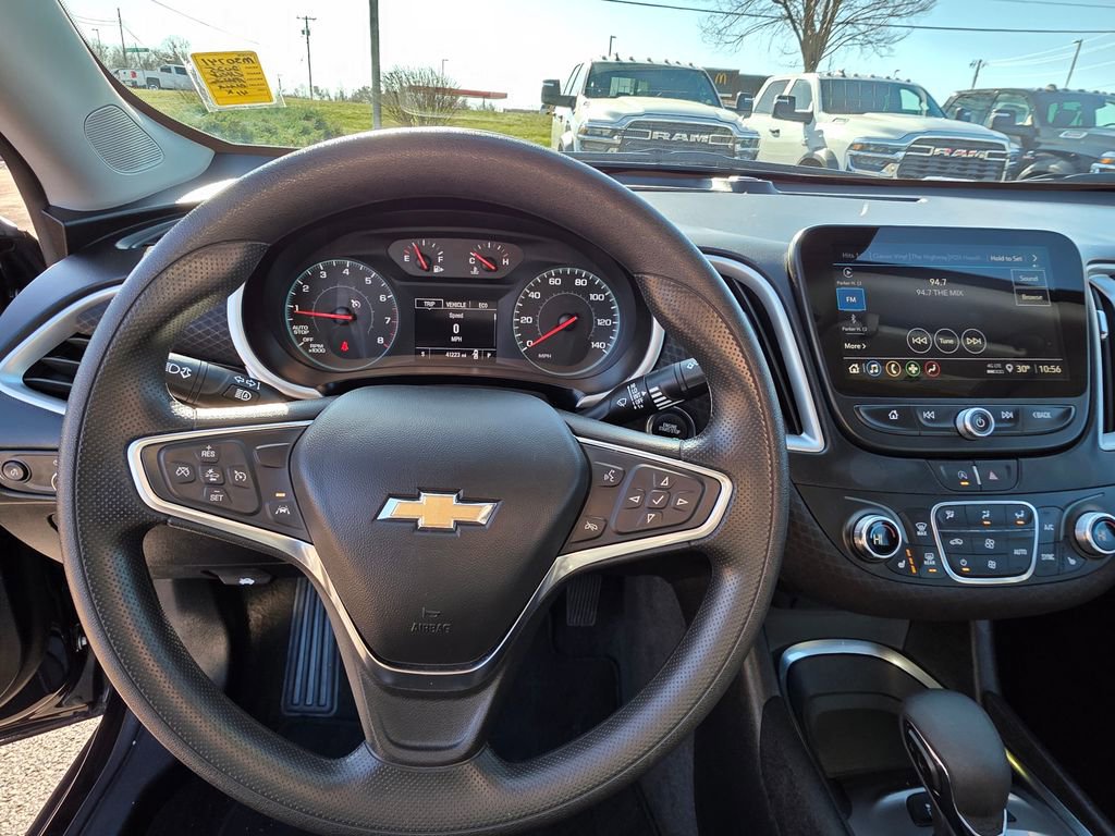 Used 2025 Chevrolet Malibu LT image 16