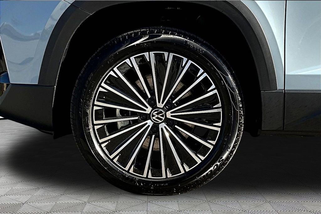 New 2026 Volkswagen Taos SE image 30