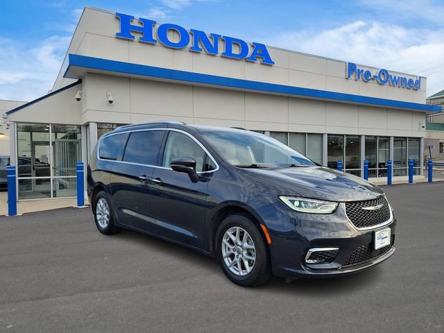 Used 2021 Chrysler Pacifica Touring-L FWD image 3