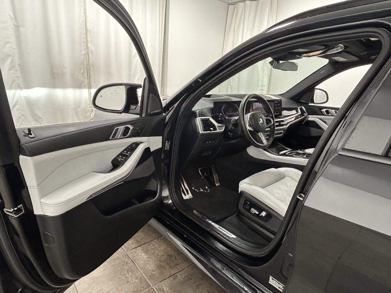 Used 2025 BMW X5 M60i image 24