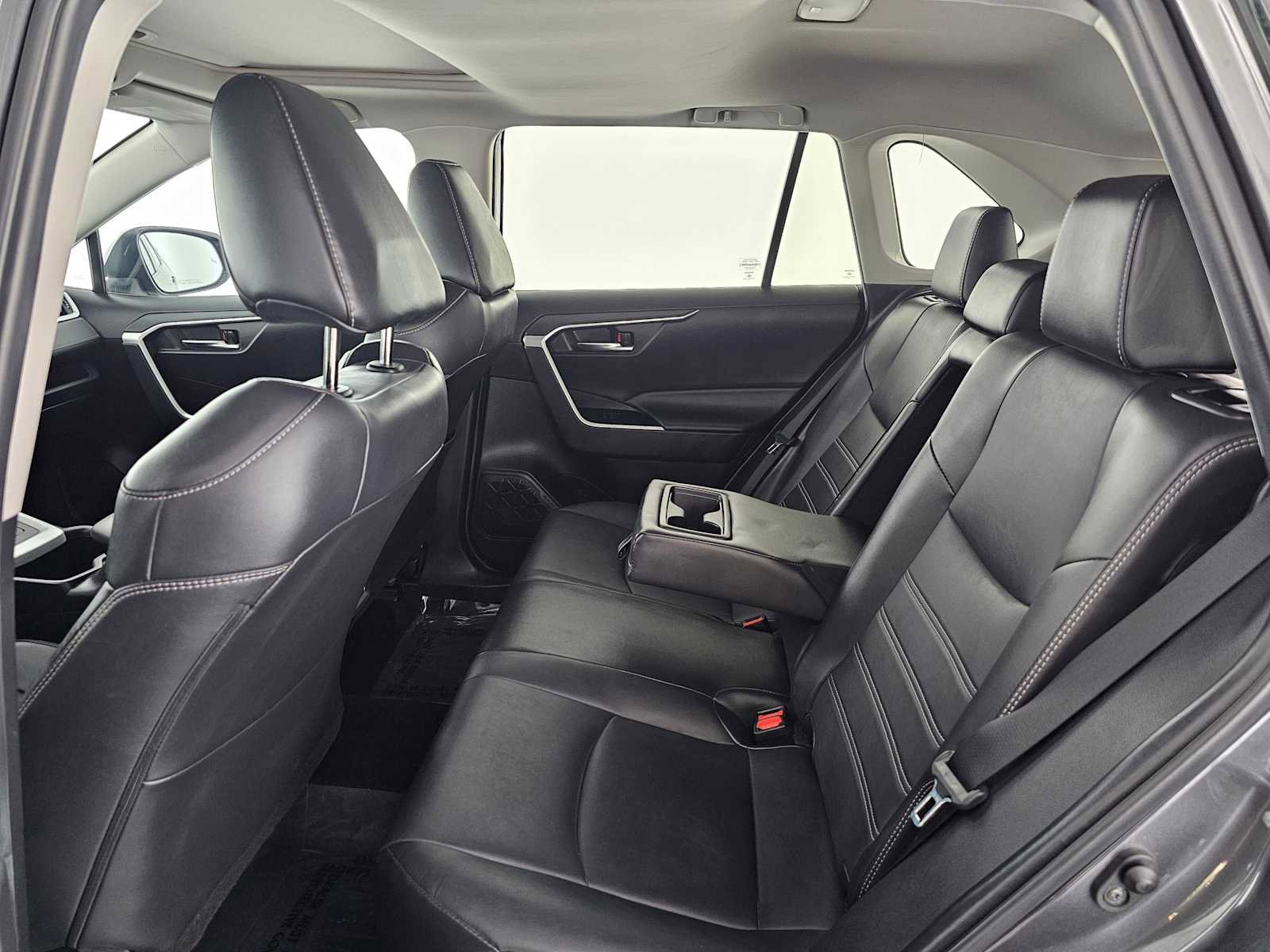 Used 2022 Toyota RAV4 XLE Premium image 16