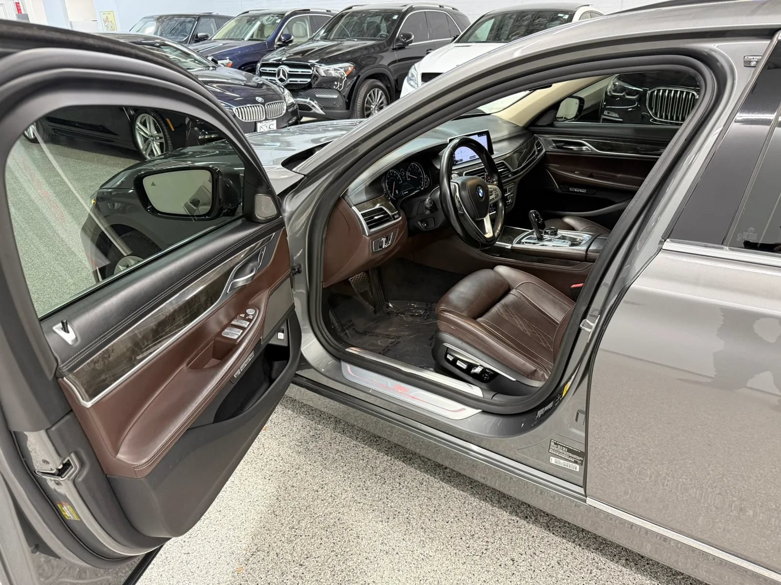 Used 2017 BMW 740i xDrive AWD/4WD image 19