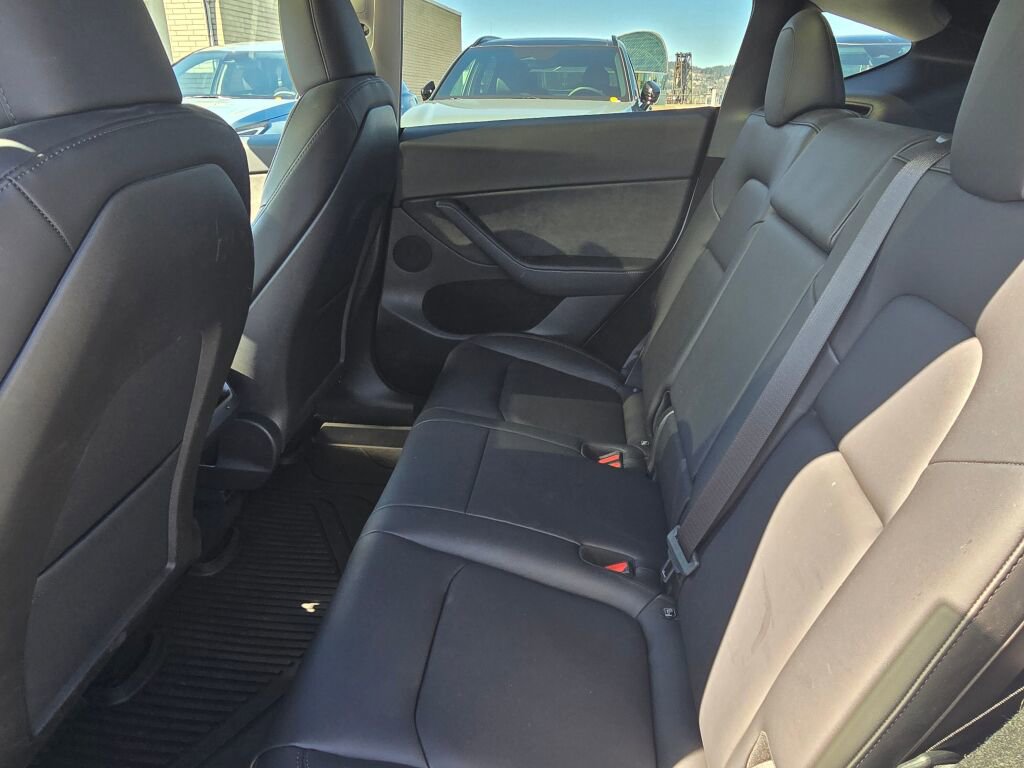 Used 2024 Tesla Model Y Performance AWD/4WD image 16