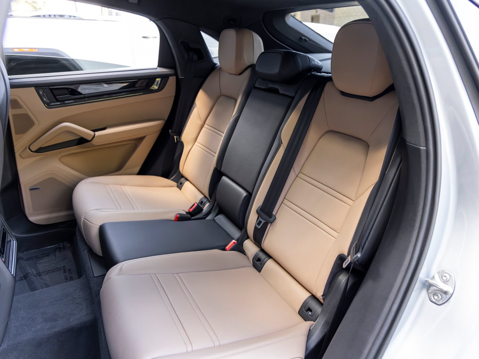 Certified 2025 Porsche Cayenne GTS AWD/4WD image 53