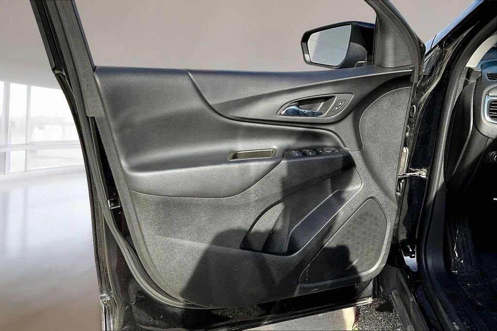 Used 2023 Chevrolet Equinox LT FWD image 18