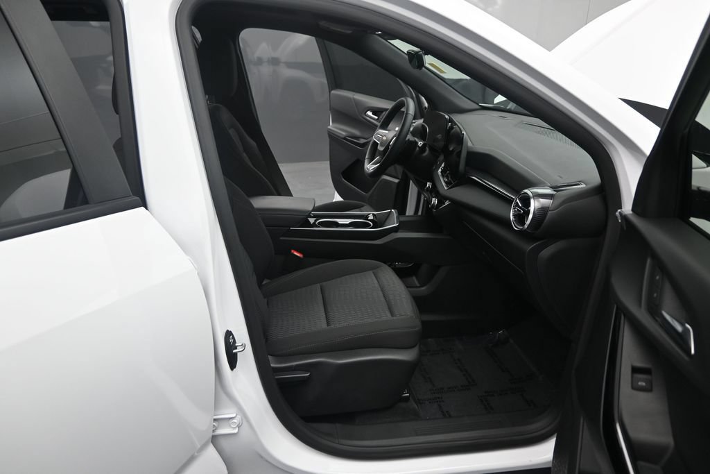 Used 2025 Chevrolet Equinox LT w/ Safety and Technology Package FWD image 18