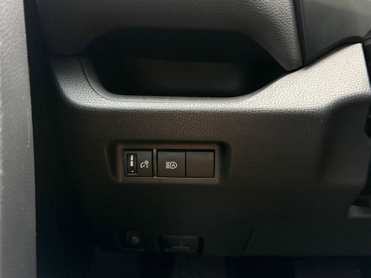 Used 2022 Toyota RAV4 LE AWD/4WD image 27