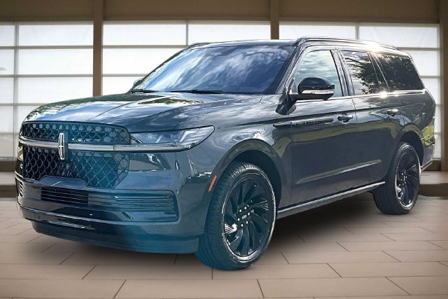Used 2025 Lincoln Navigator Reserve w/ Jet Appearance Package