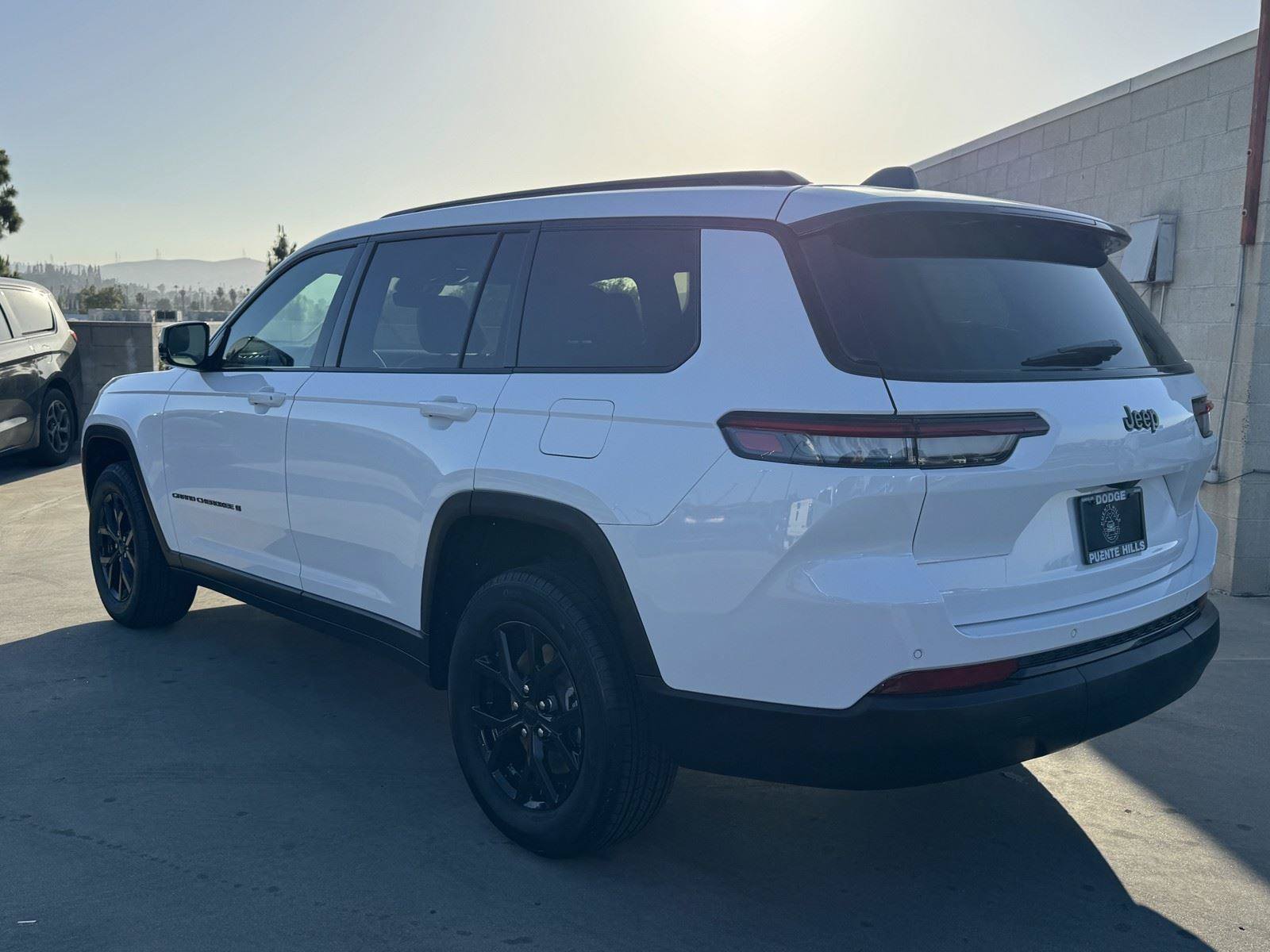 Certified 2025 Jeep Grand Cherokee L Altitude RWD image 4