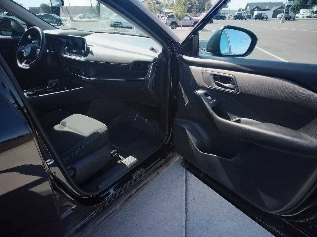 Used 2024 Nissan Rogue S AWD/4WD image 14