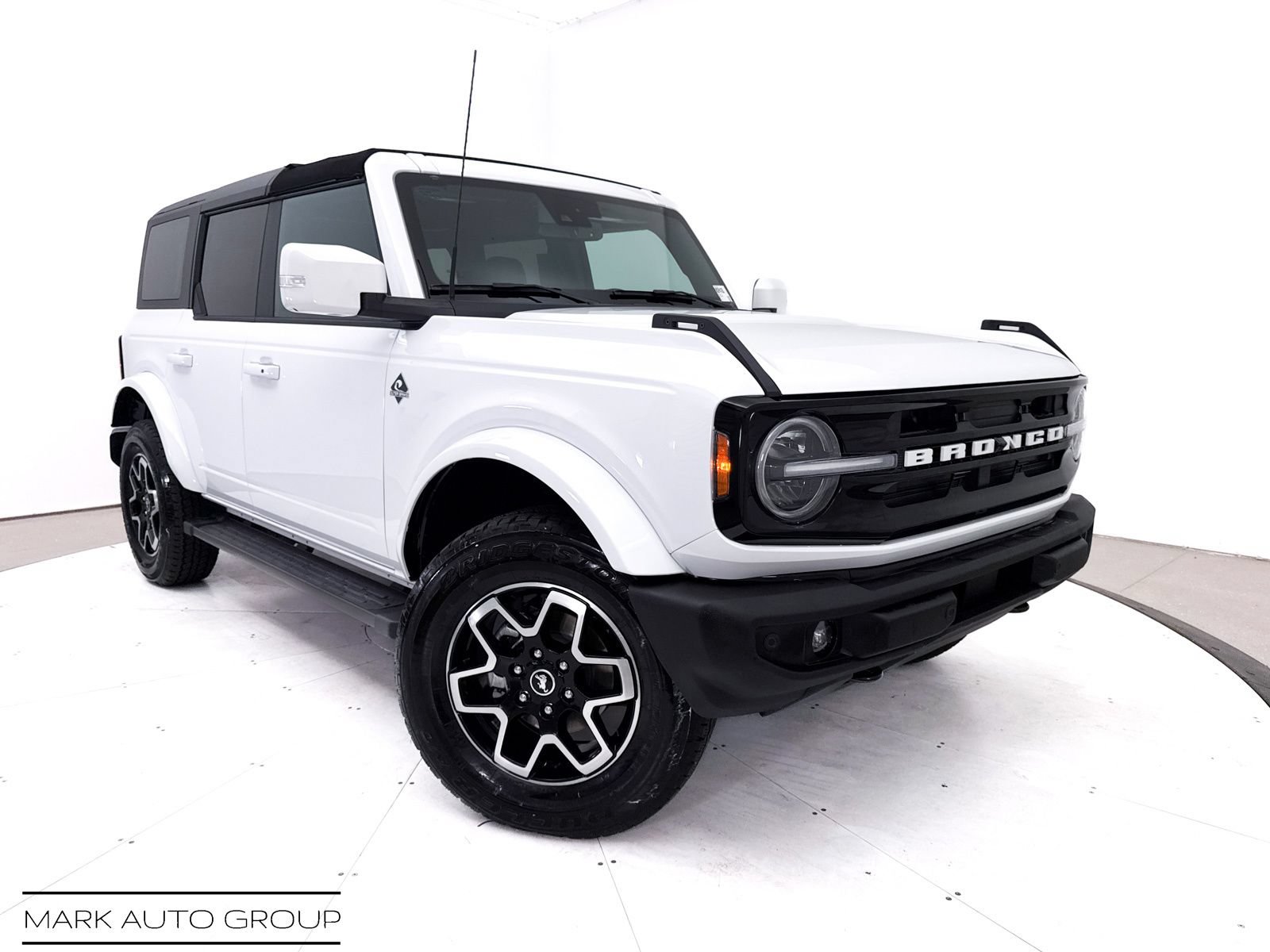 Used 2023 Ford Bronco Outer Banks AWD/4WD image 1