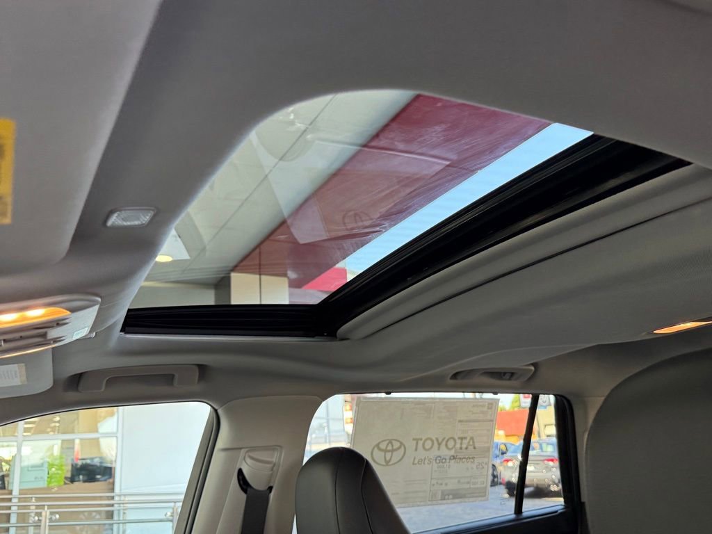 New 2025 Toyota Highlander XLE image 19