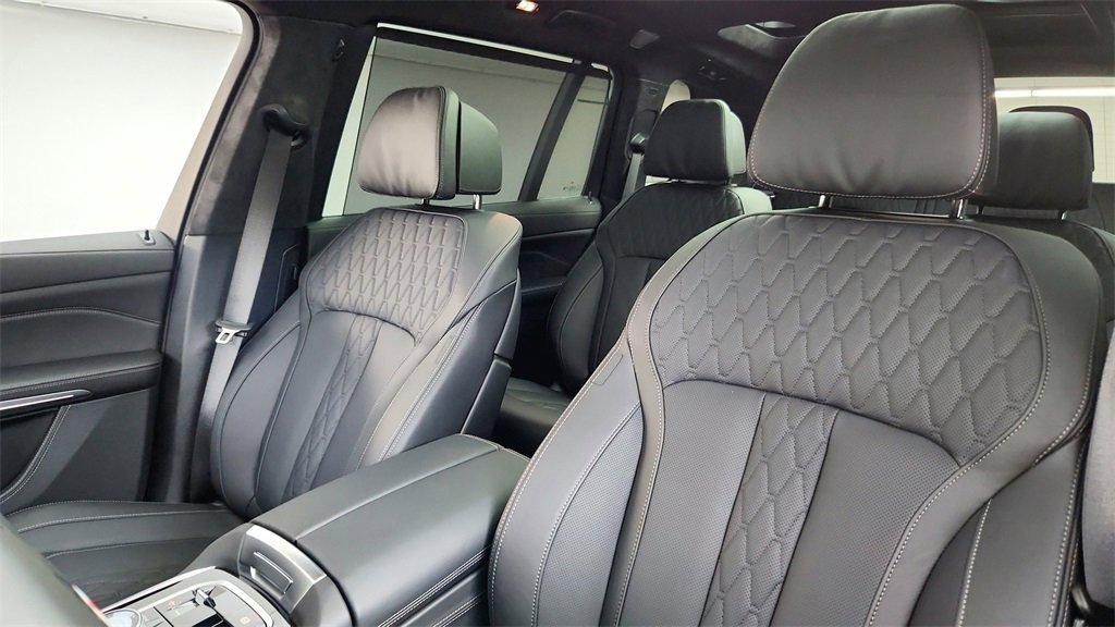 New 2026 BMW ALPINA XB7 image 24