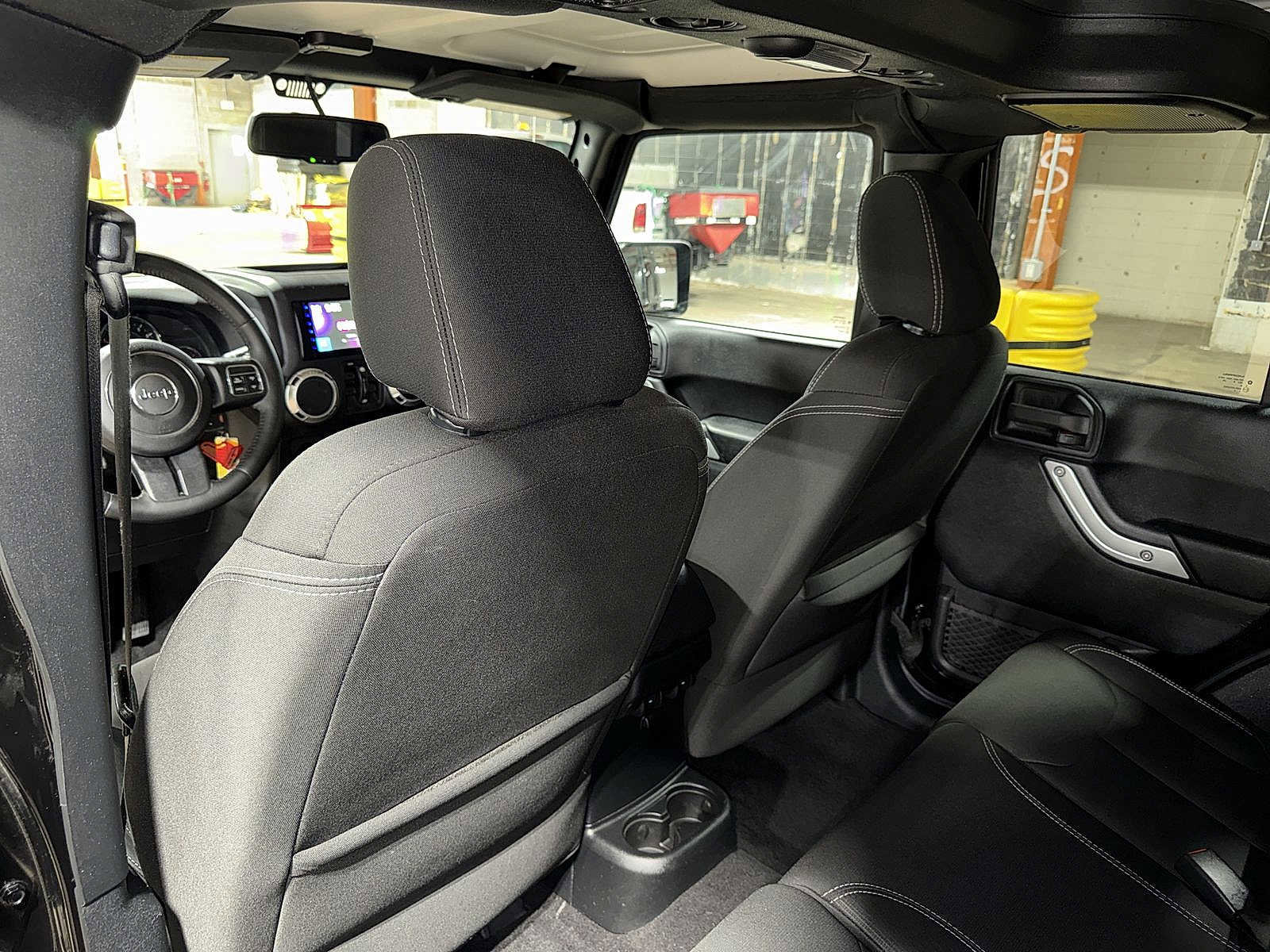 Used 2016 Jeep Wrangler Unlimited Sahara w/ Connectivity Group AWD/4WD image 25