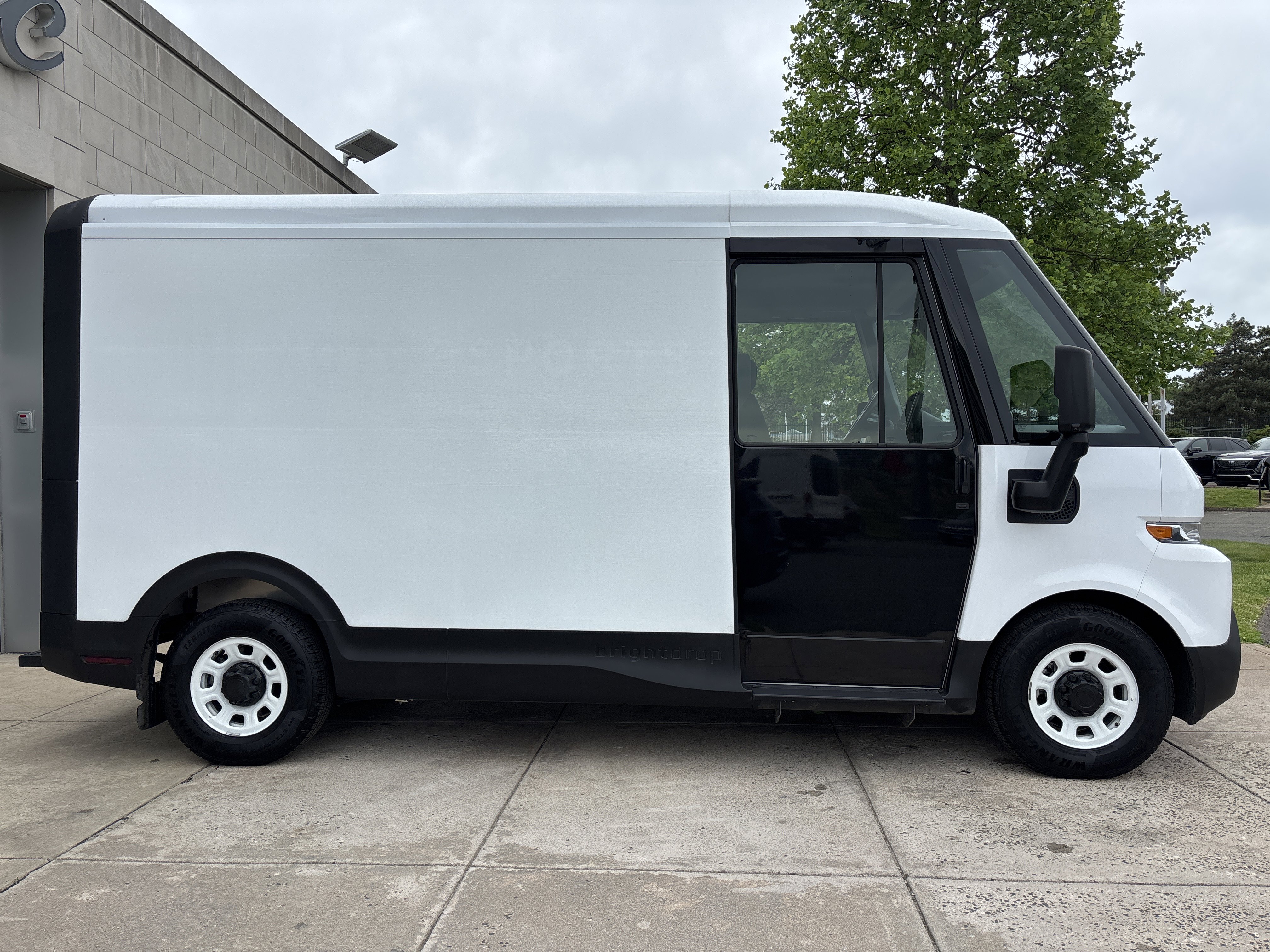 Used 2024 Chevrolet Brightdrop 400 w/ Commercial Equipment Package AWD/4WD image 7