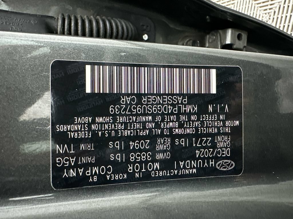 Used 2025 Hyundai Elantra Limited FWD image 33