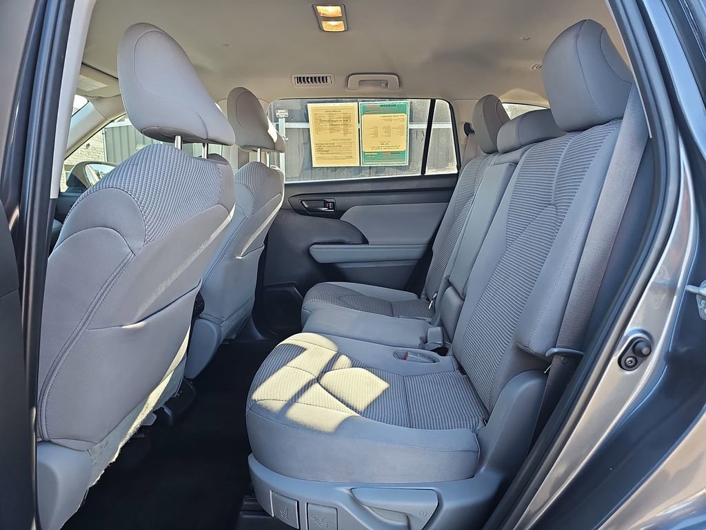 Used 2023 Toyota Highlander L image 20