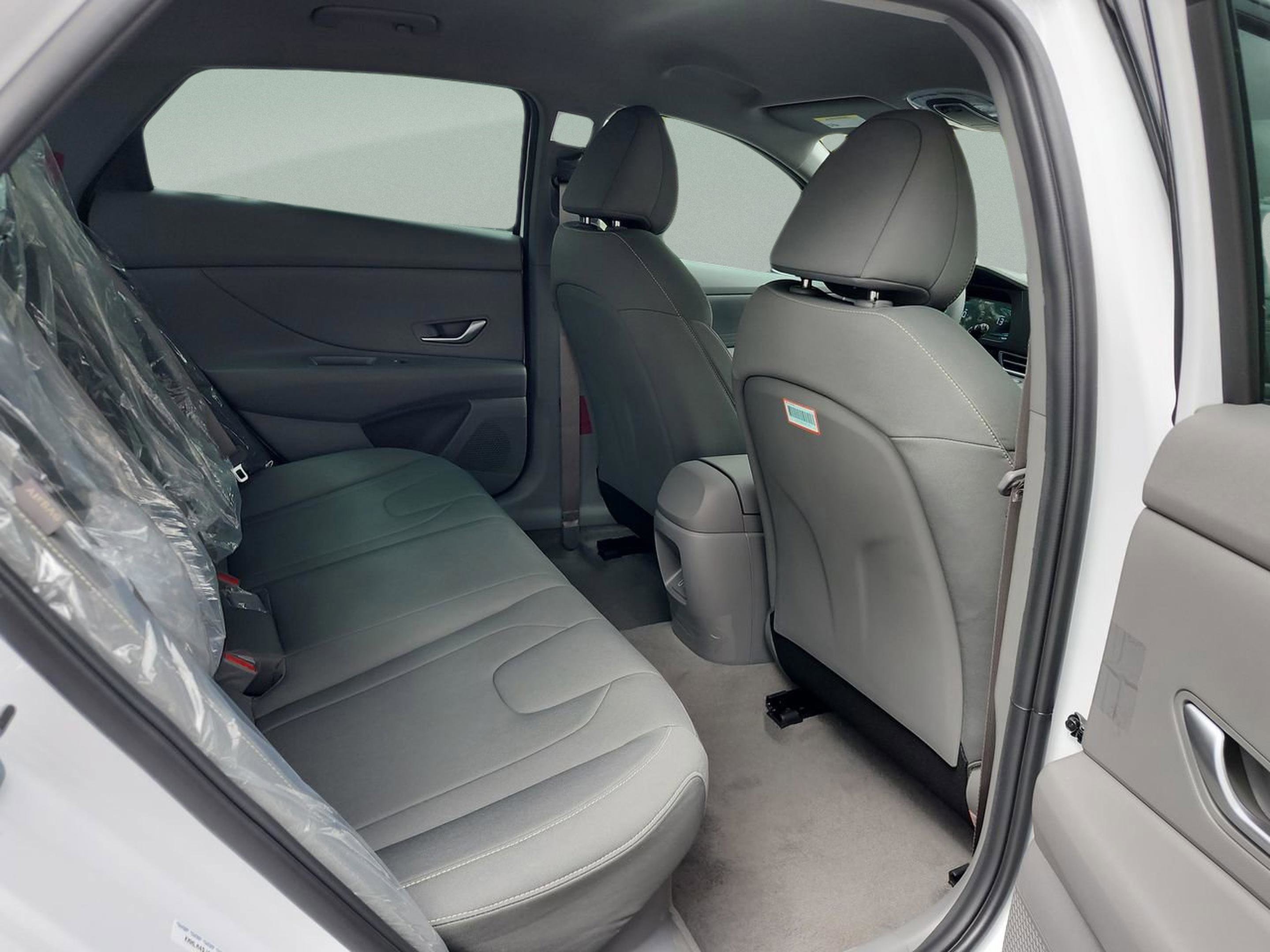 New 2026 Hyundai Elantra Hybrid FWD image 17