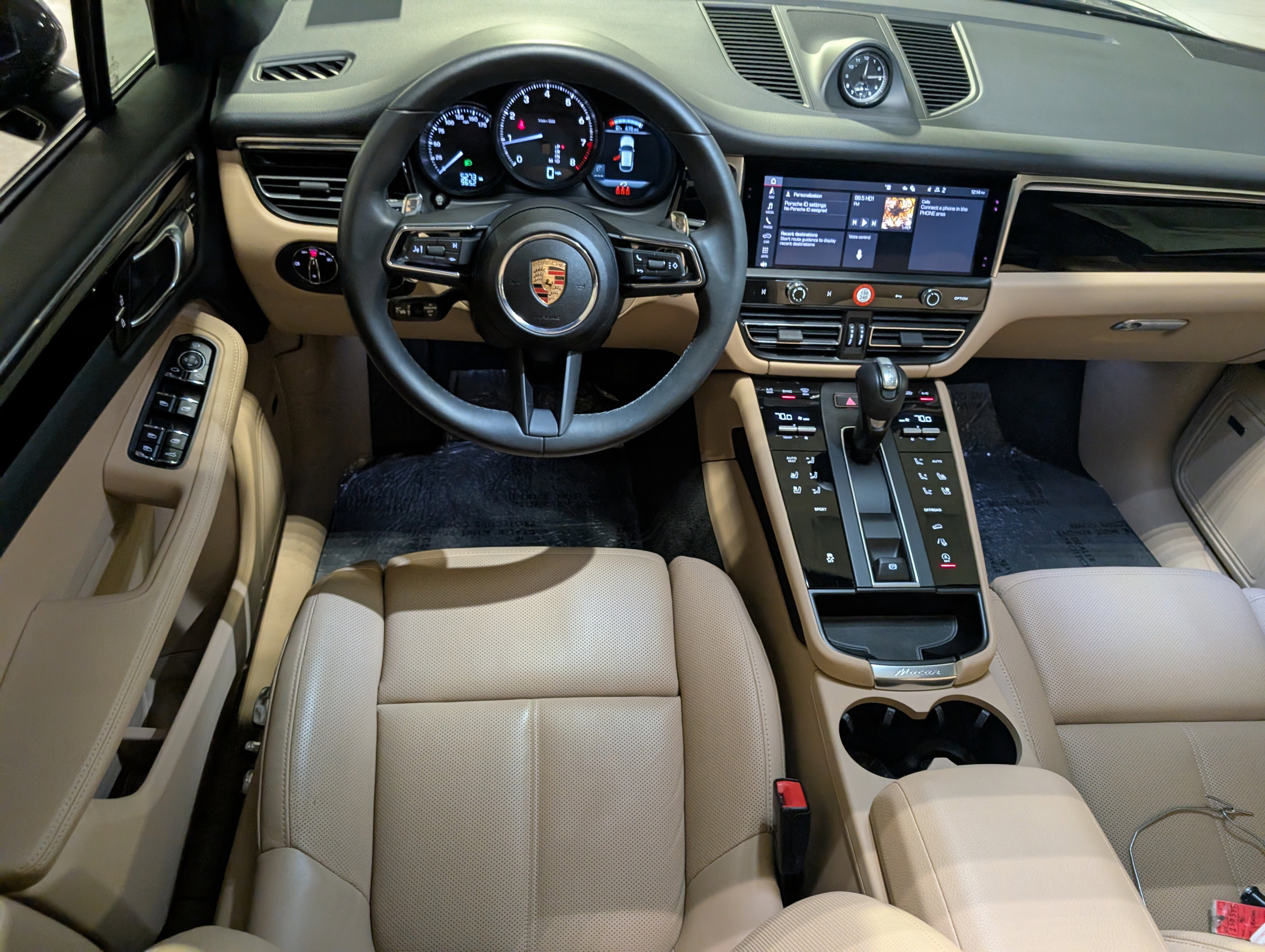 Certified 2025 Porsche Macan image 6