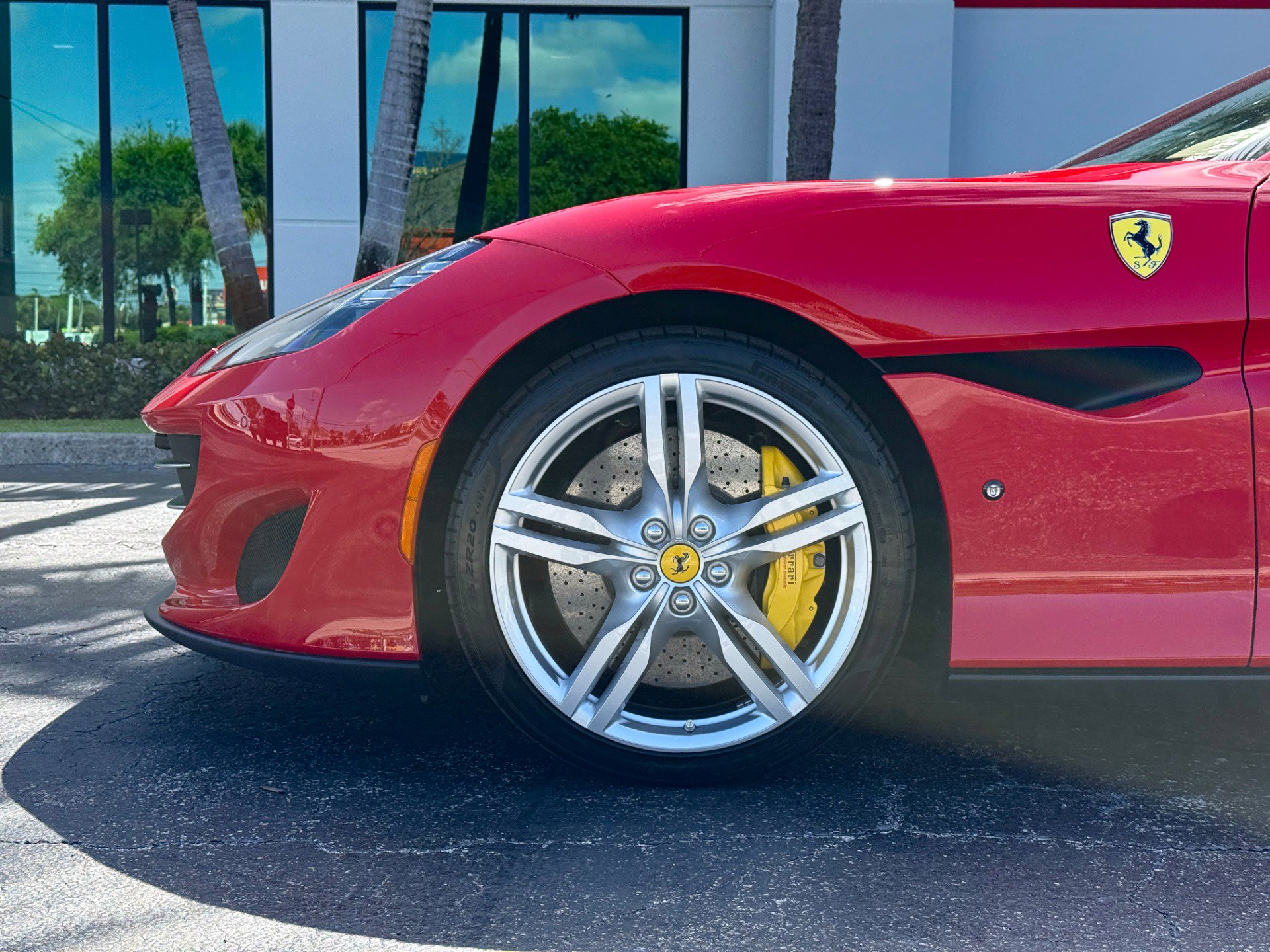 Used 2019 Ferrari Portofino RWD image 11