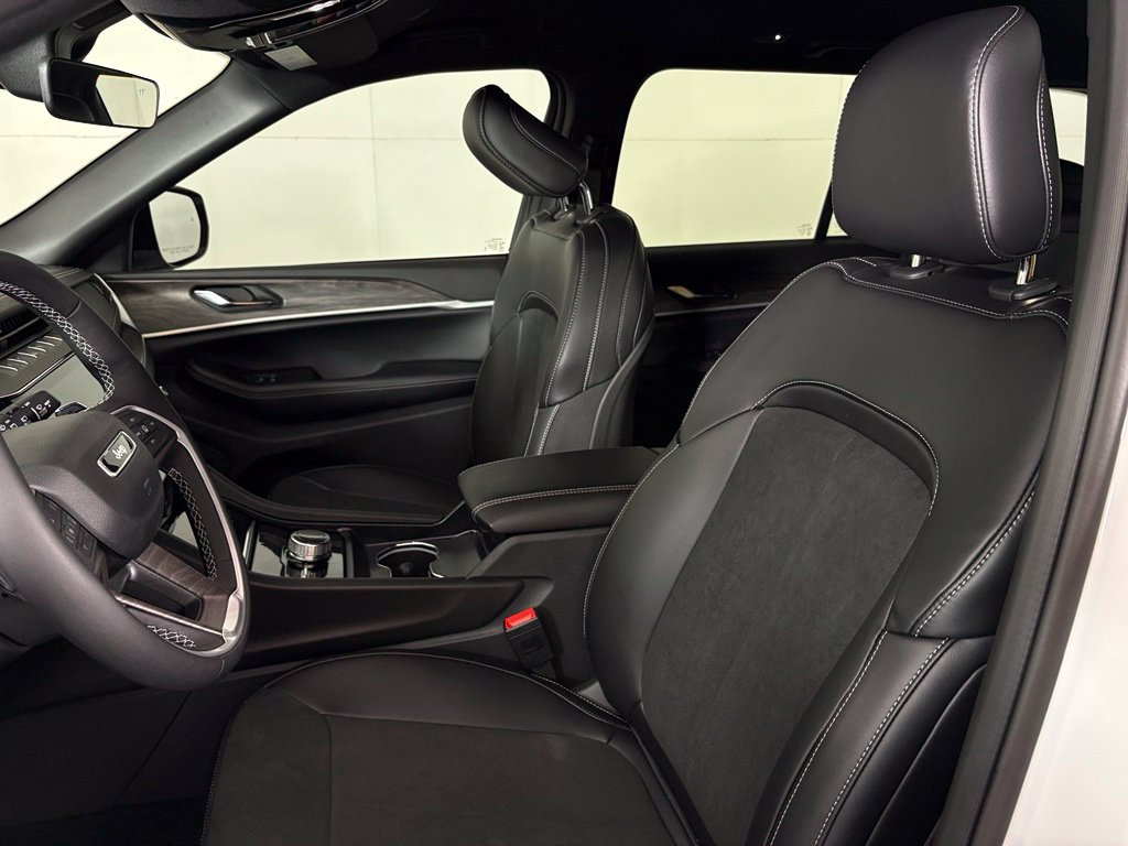 New 2027 Jeep Grand Cherokee Altitude AWD/4WD image 18