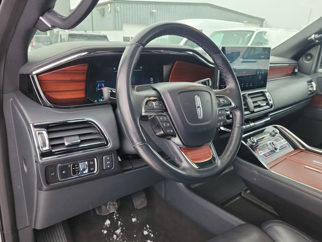Used 2023 Lincoln Navigator Reserve AWD/4WD image 7