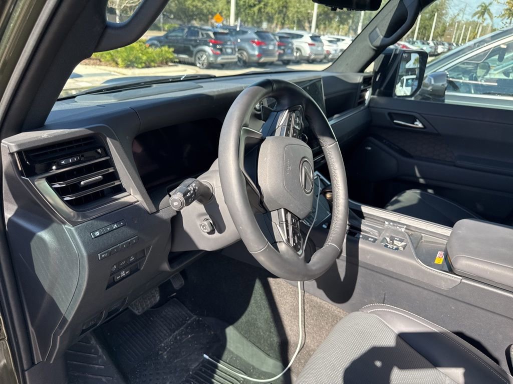 Used 2025 Lexus GX 550 image 13