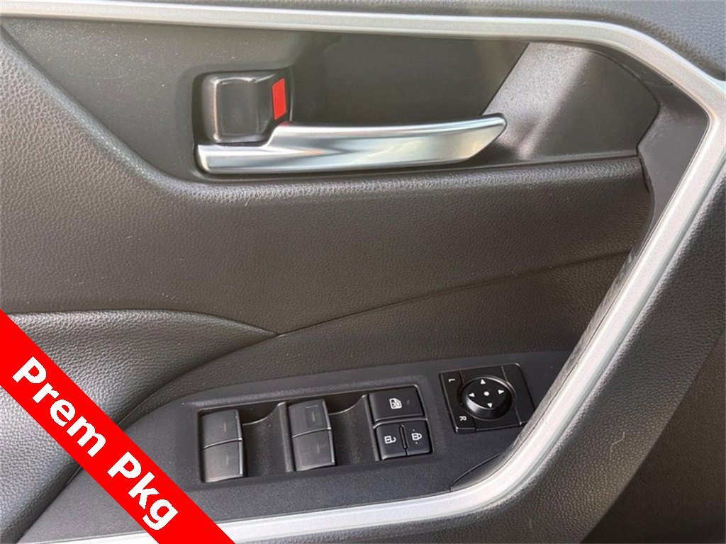 Used 2022 Toyota RAV4 XLE Premium image 23