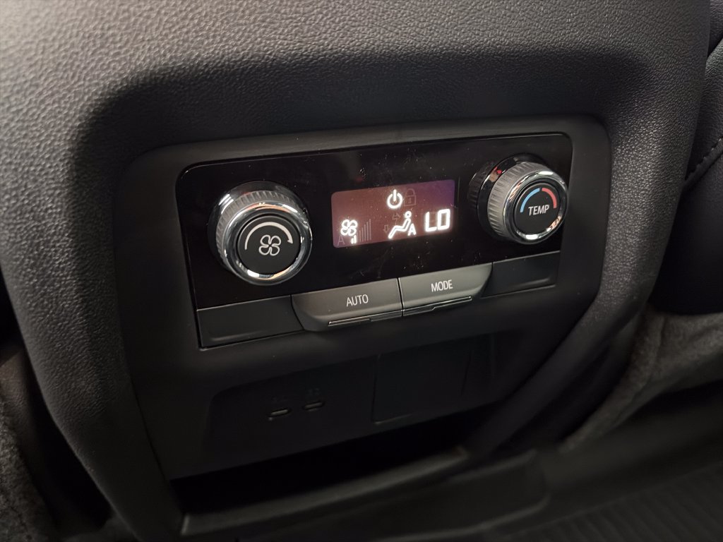 New 2027 Chevrolet Traverse LT w/ Midnight/Sport Edition AWD/4WD image 11