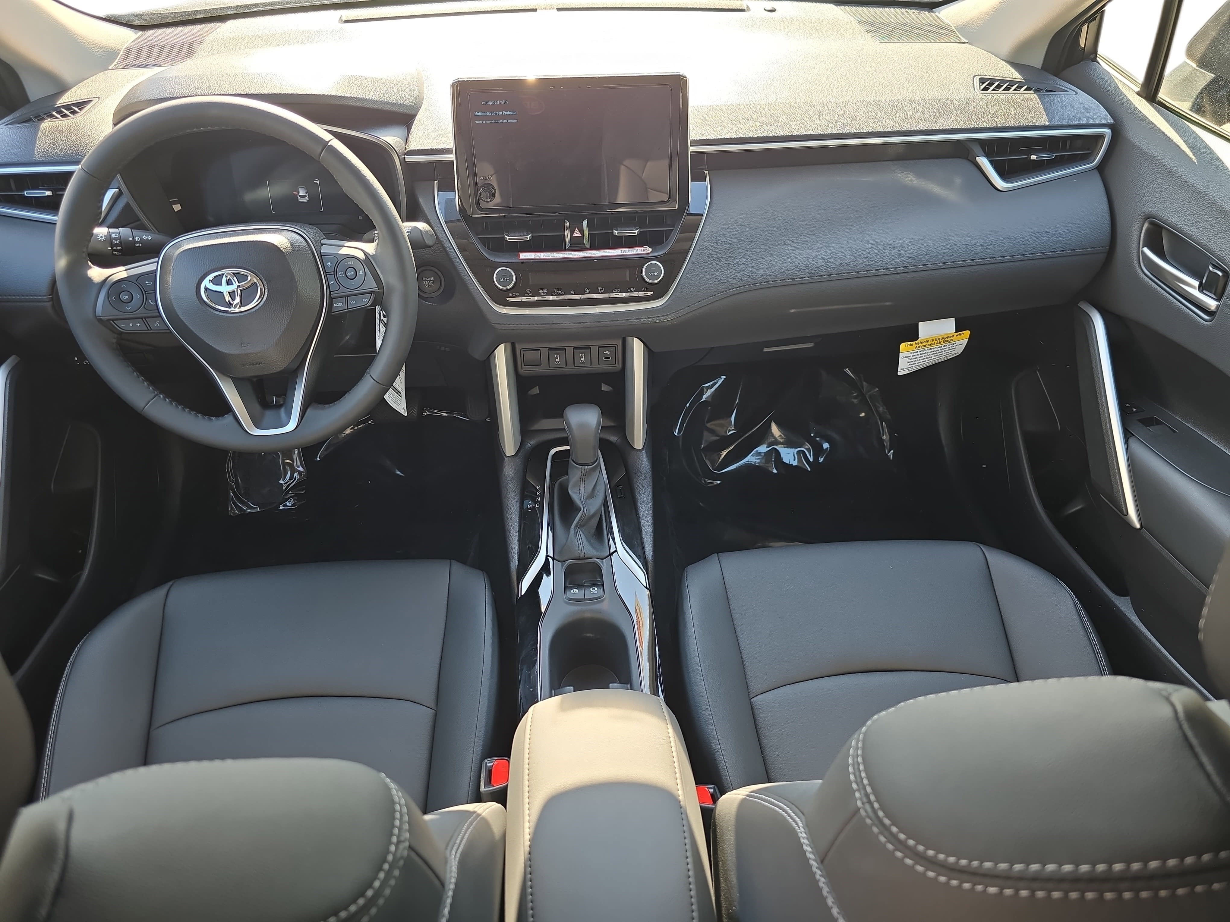 Used 2025 Toyota Corolla Cross XLE w/ Convenience Package image 9