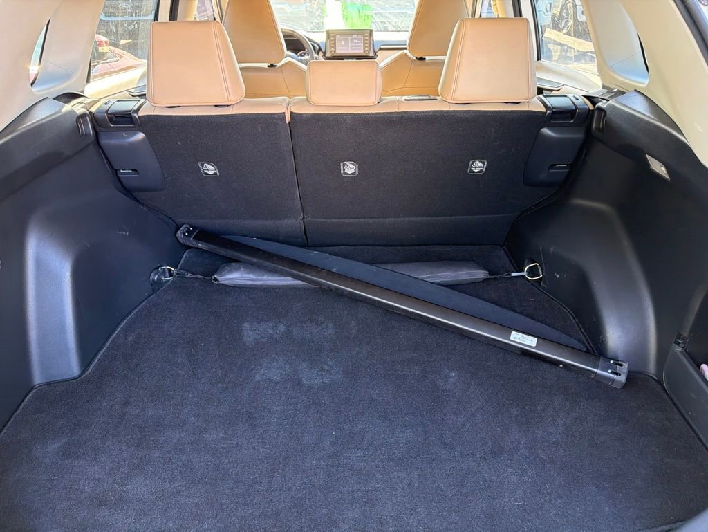 Used 2019 Toyota RAV4 XLE Premium AWD/4WD image 7