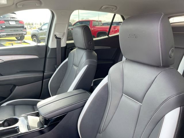 Used 2025 Buick Envision Sport Touring AWD/4WD image 10