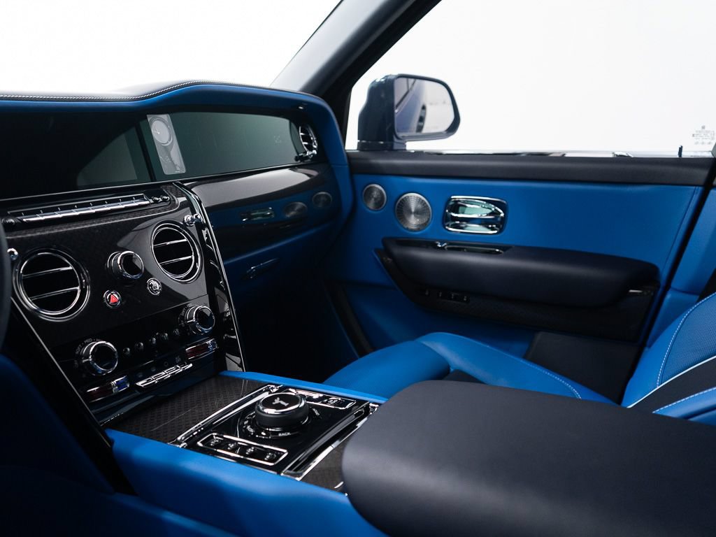 Certified 2025 Rolls-Royce Cullinan Black Badge AWD/4WD image 43