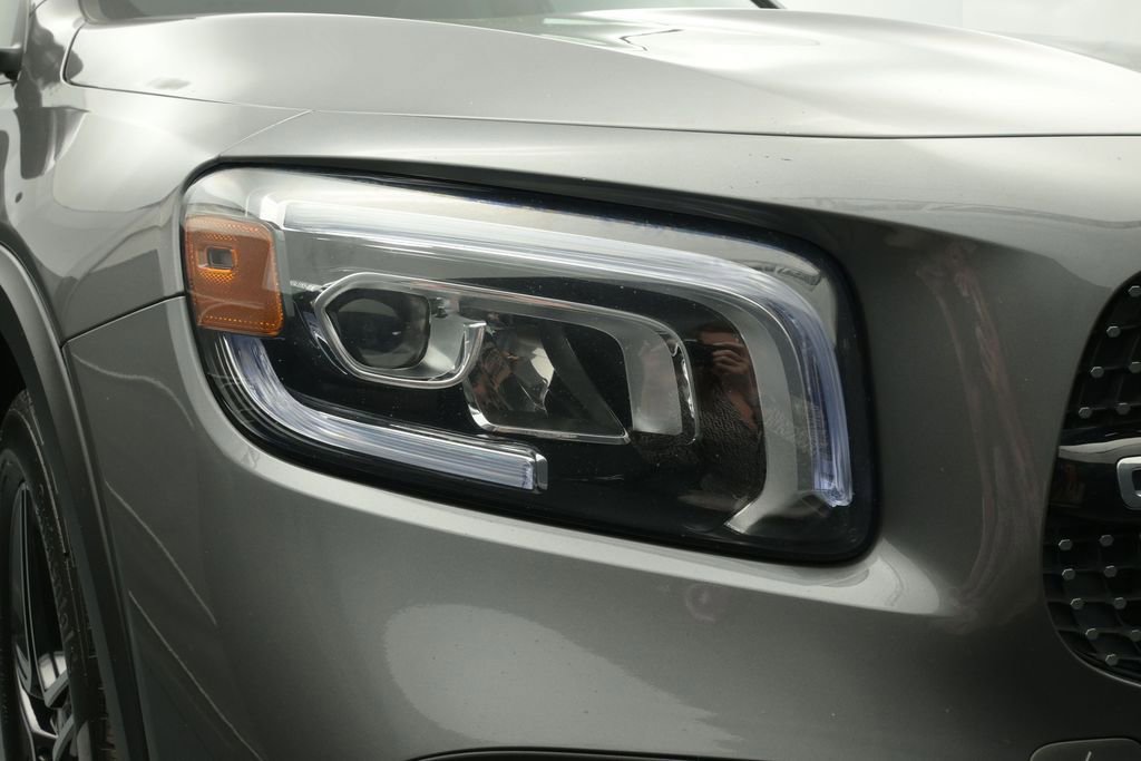 Used 2021 Mercedes-Benz GLB 250 4MATIC image 9