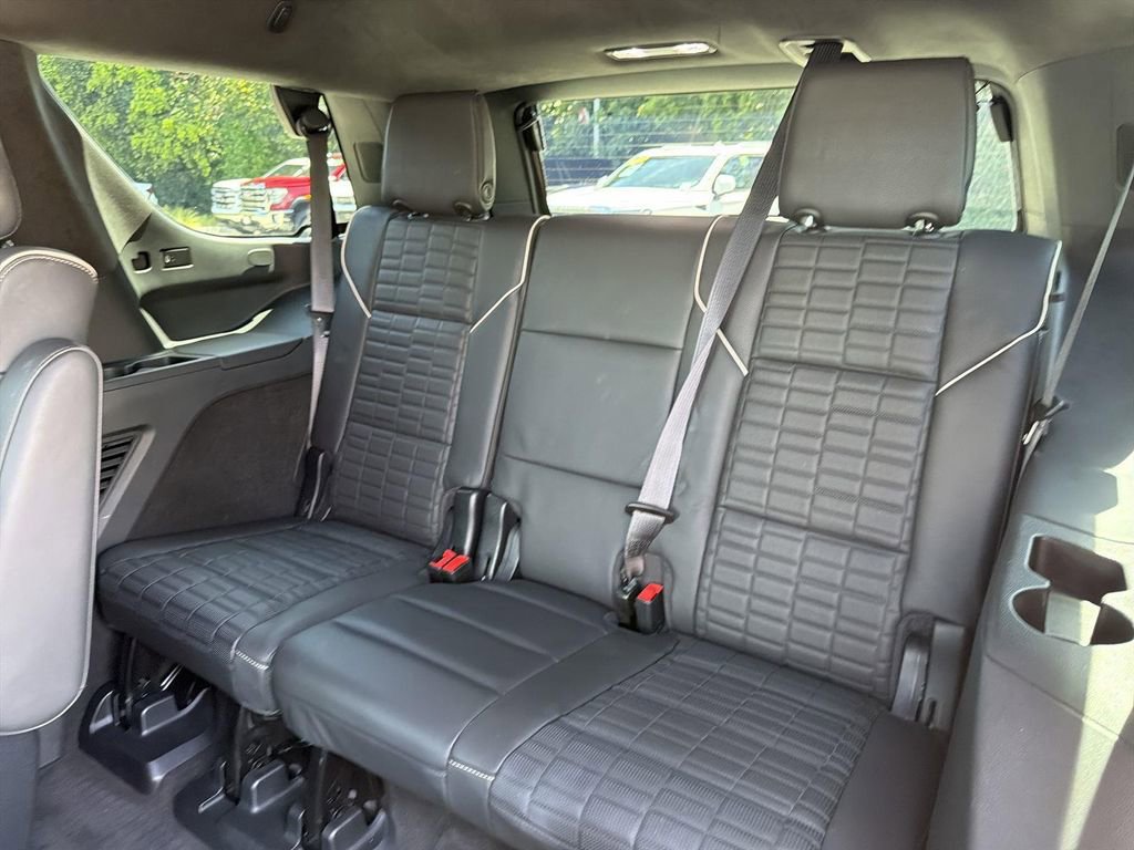 Used 2023 Cadillac Escalade Sport Platinum w/ LPO, ONYX Package image 28