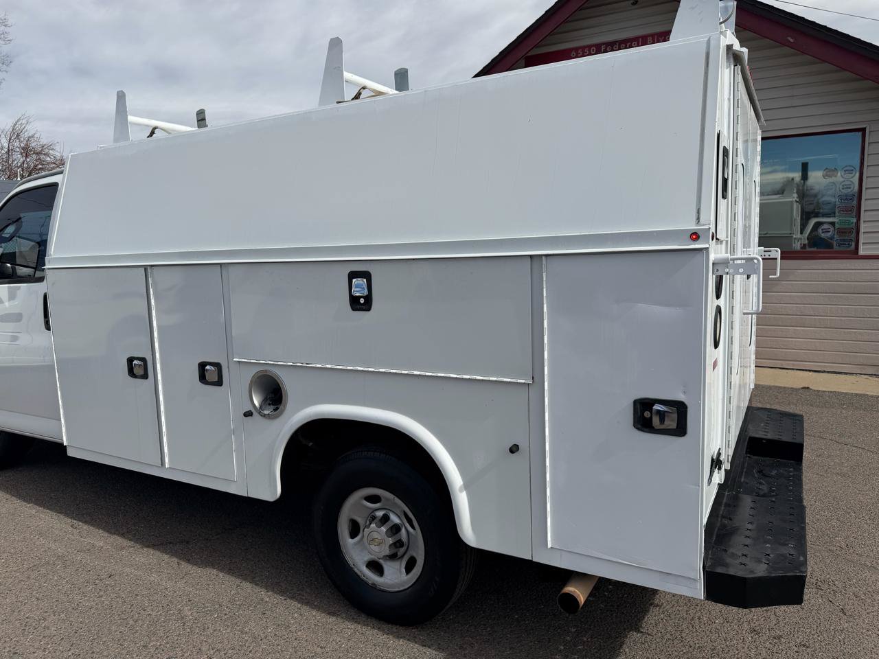 Used 2016 Chevrolet Express 3500 RWD image 24