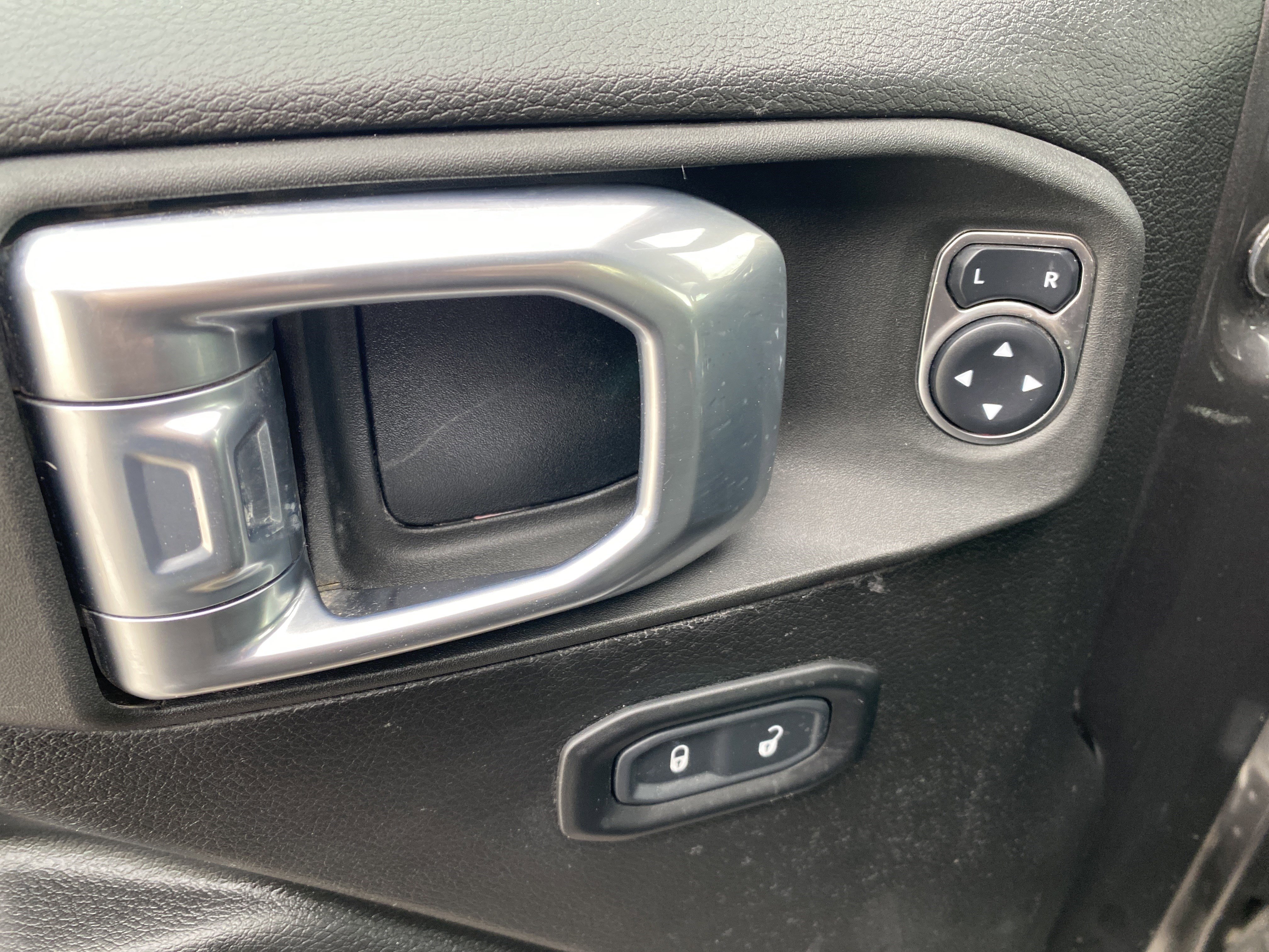 Used 2021 Jeep Gladiator Willys image 18