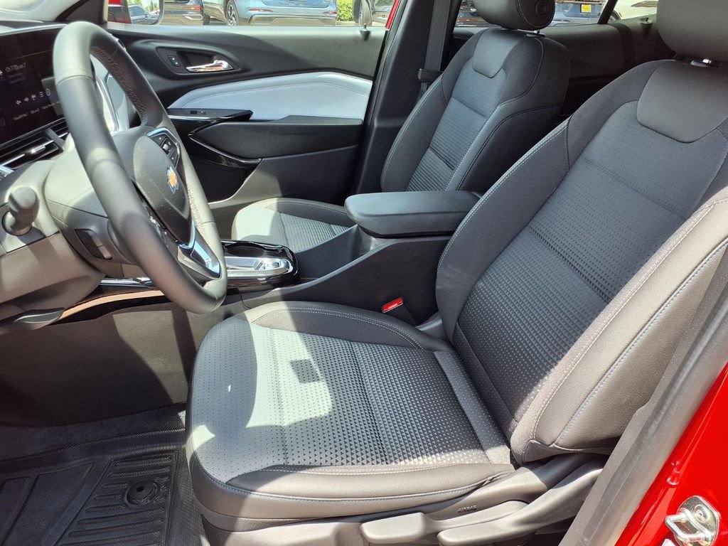 Used 2026 Chevrolet Trax LT w/ Driver Confidence Package FWD image 24