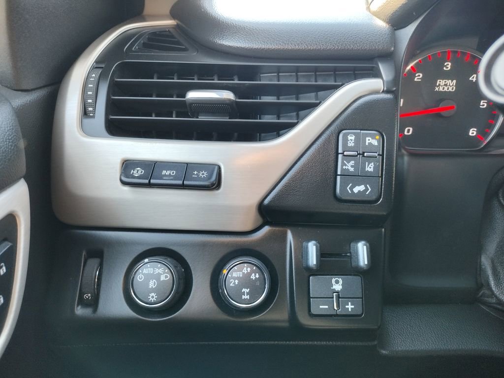 Used 2015 GMC Yukon Denali w/ Premium Package AWD/4WD image 26